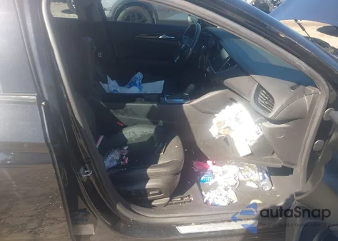 2018 Buick Regal Sportback Essence z USA, uszkodzony, nr VIN W04GP6SX5J1116226